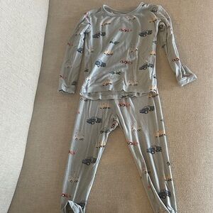 Kyte BABY Gray Pajama Set with Vehicle Design